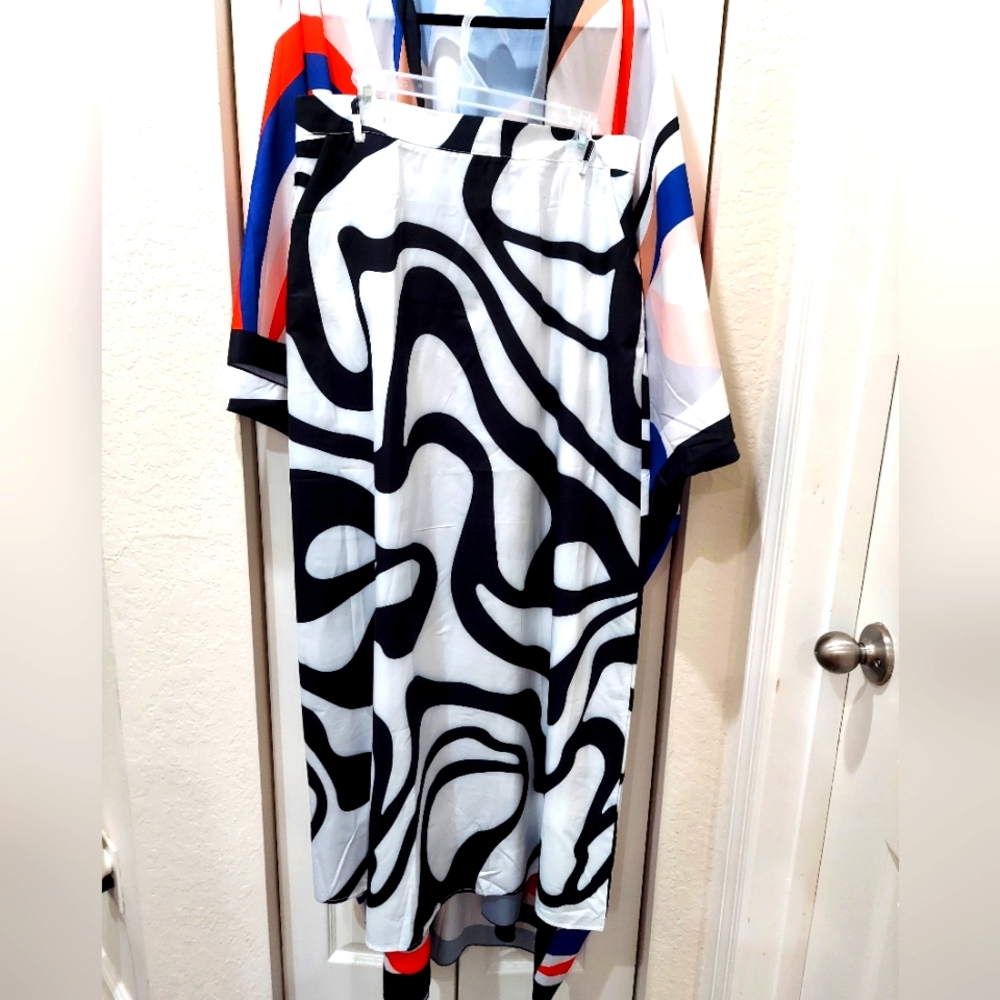 B & W swirl design long skirt *NWOT